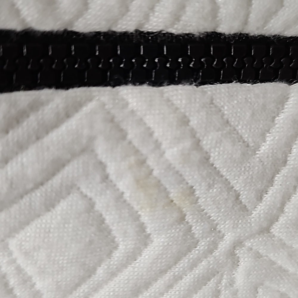 Descendants zipper up - Picture 2 of 5